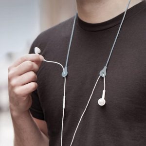 Earphone tethering cable