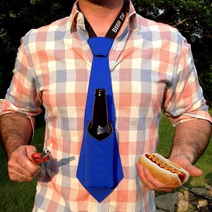 http://www.giftns.com/wp-content/uploads/2017/10/Beer-Tie-Holder.jpg