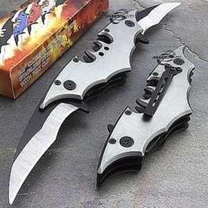 Batman Bat Folding Tactical Knife