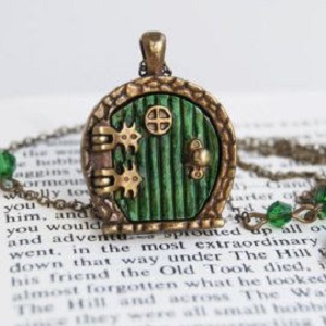 Locket Shire Movable Door Pendant Necklace